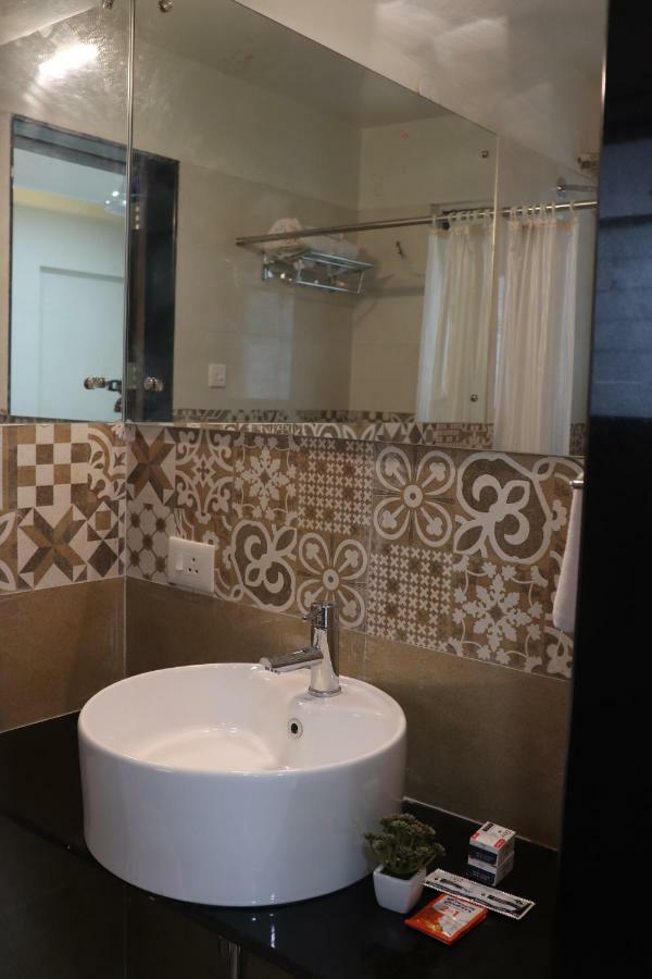 Emerald Vista Luxury Suites Pune Esterno foto